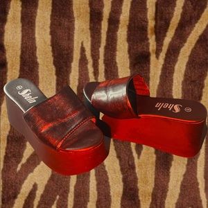 Black Shien Platform Sandals 🖤

Paid 34$